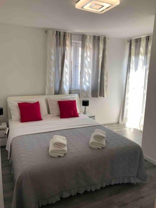 Holiday Home Marina-Renovated House In City Center Рогозниця Екстер'єр фото