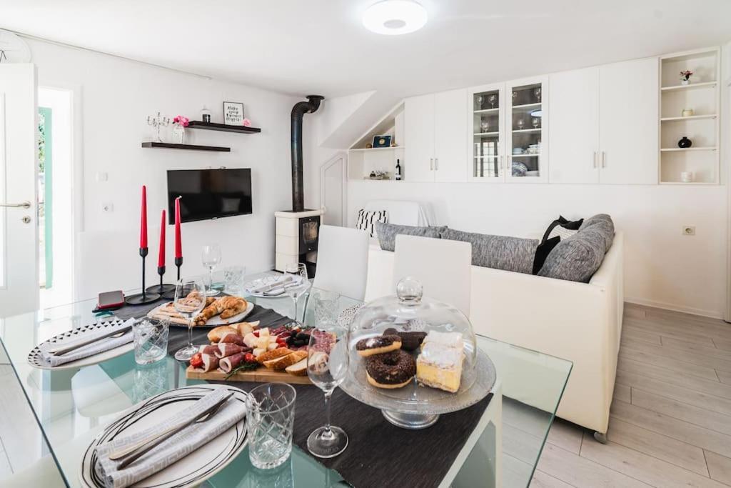 Holiday Home Marina-Renovated House In City Center Рогозниця Екстер'єр фото