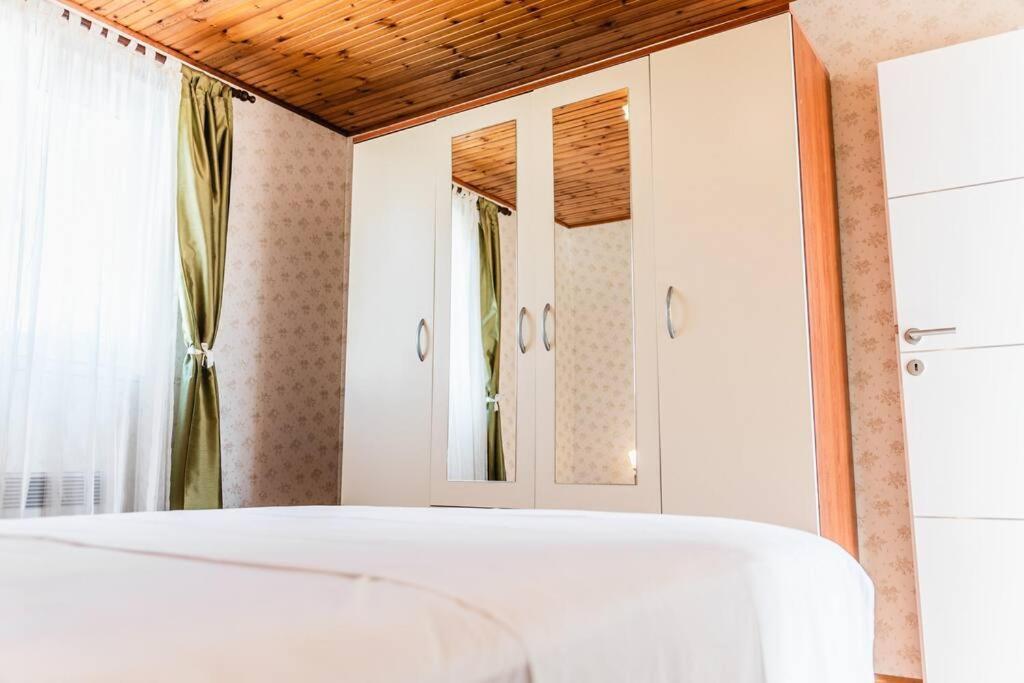 Holiday Home Marina-Renovated House In City Center Рогозниця Екстер'єр фото