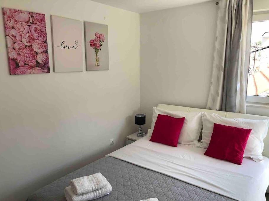 Holiday Home Marina-Renovated House In City Center Рогозниця Екстер'єр фото